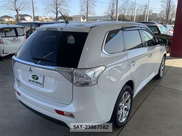 Mitsubishi OUTLANDER PHEV 2013-03 4598965-7