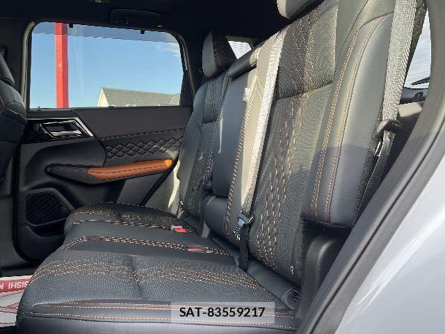 Mitsubishi OUTLANDER PHEV 2024-03 4975895-12