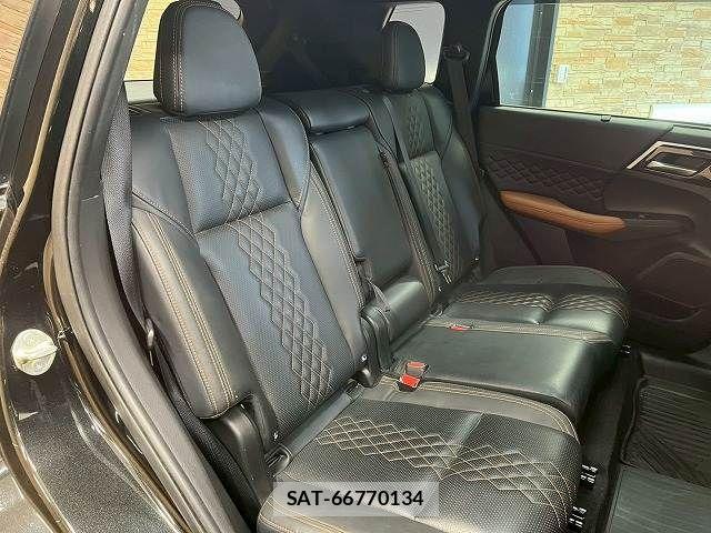 Mitsubishi OUTLANDER PHEV 2022-10 5875120-5