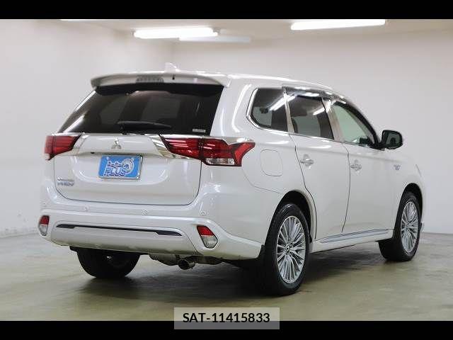 Mitsubishi OUTLANDER PHEV 2021-10 6218260-18