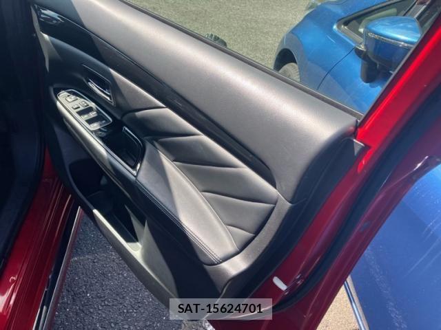 Mitsubishi OUTLANDER PHEV 2015-12 6218265-11
