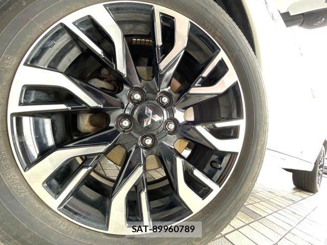 Mitsubishi OUTLANDER PHEV 2015-12 6265547-13