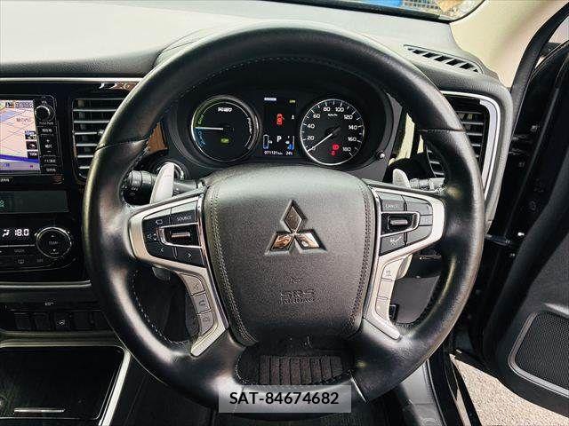 Mitsubishi OUTLANDER PHEV 2016-07 6277071-11