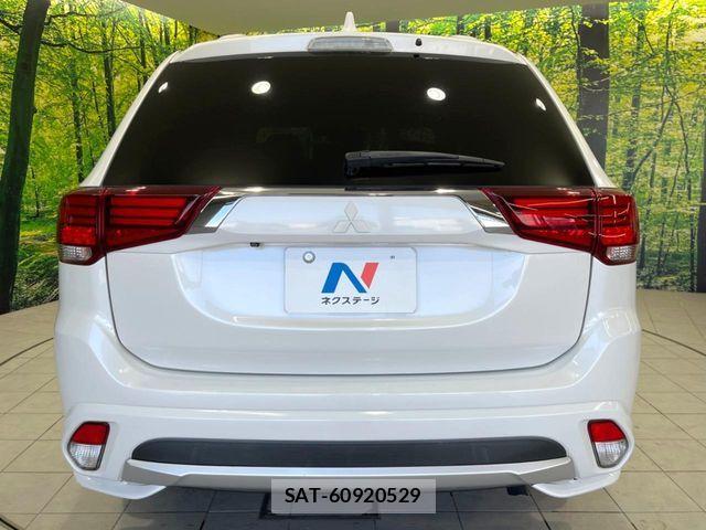 Mitsubishi OUTLANDER PHEV 2018-03 6673086-14