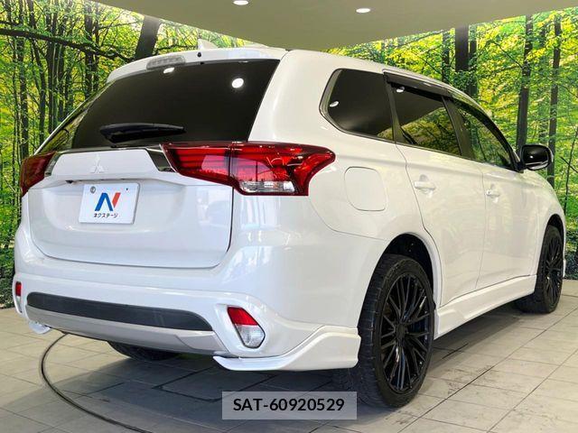 Mitsubishi OUTLANDER PHEV 2018-03 6673086-16
