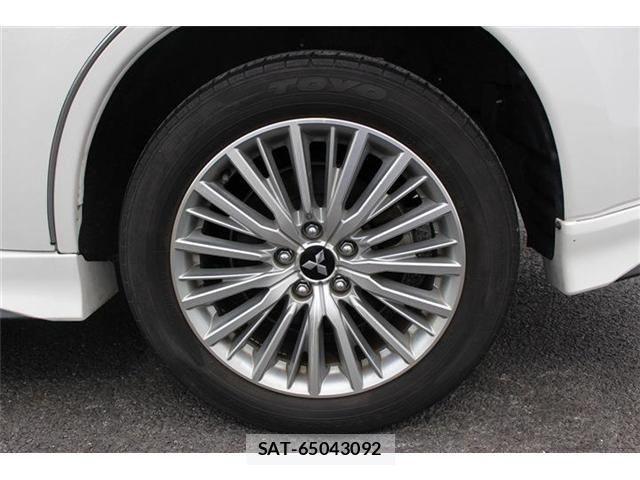 Mitsubishi OUTLANDER PHEV 2018-09 6682814-24