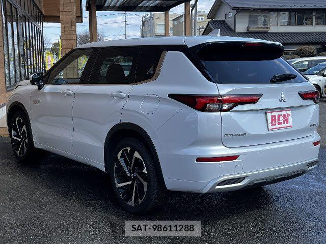 Mitsubishi OUTLANDER PHEV 2022-03 6752812-8