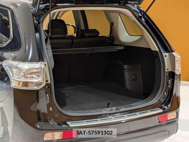Mitsubishi OUTLANDER PHEV 2013-01 6816484-18