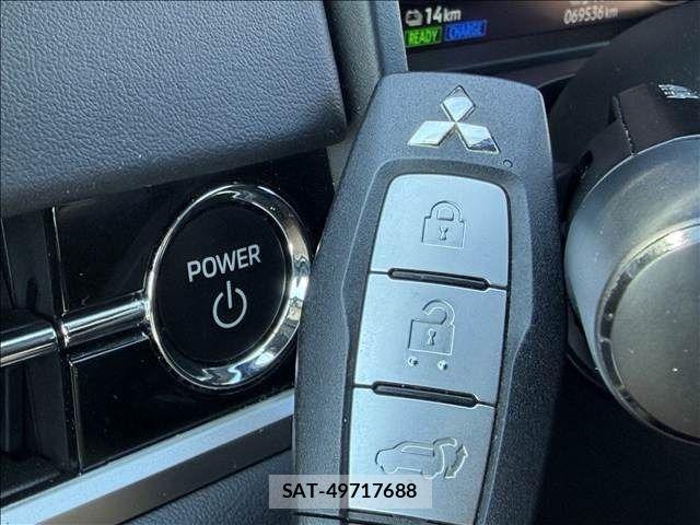 Mitsubishi OUTLANDER PHEV 2023-08 6816480-16