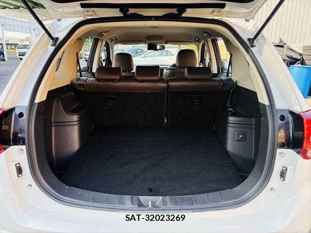 Mitsubishi OUTLANDER PHEV 2015-12 6910974-10