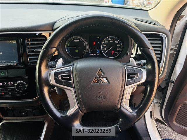 Mitsubishi OUTLANDER PHEV 2015-12 6910974-11