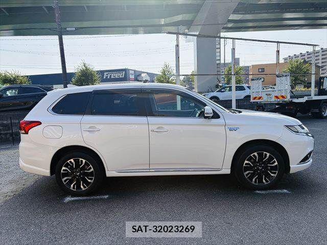Mitsubishi OUTLANDER PHEV 2015-12 6910974-17