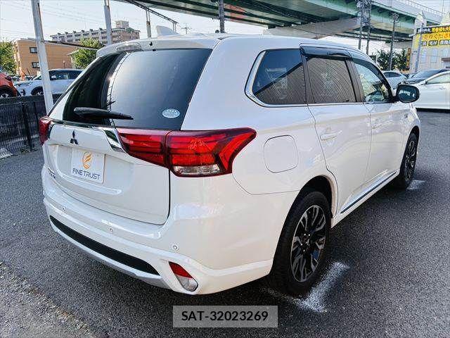 Mitsubishi OUTLANDER PHEV 2015-12 6910974-18