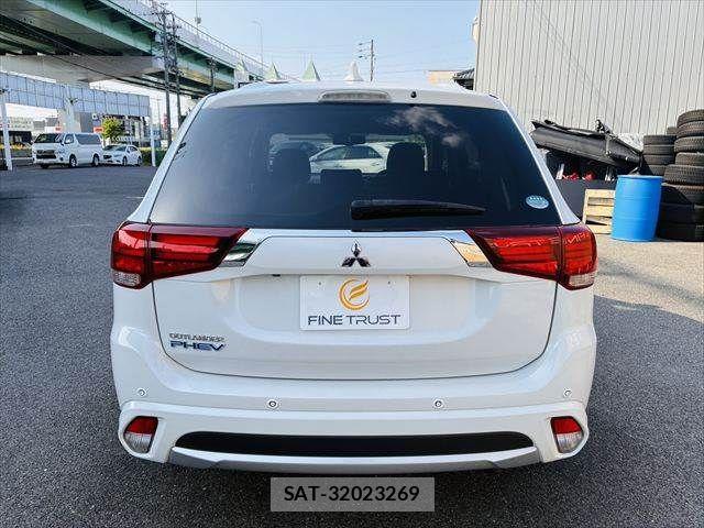 Mitsubishi OUTLANDER PHEV 2015-12 6910974-19