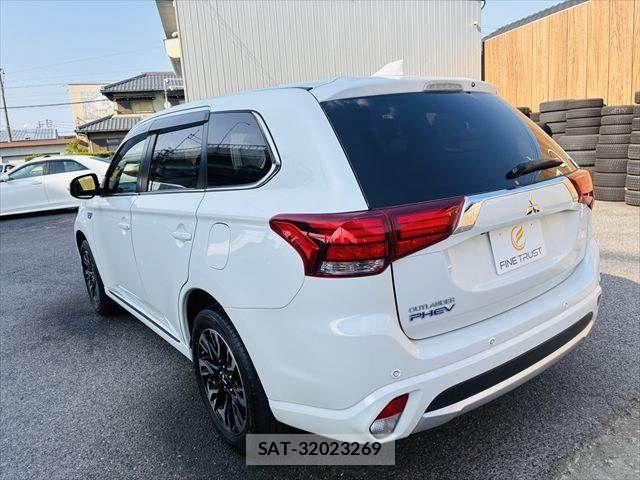 Mitsubishi OUTLANDER PHEV 2015-12 6910974-20