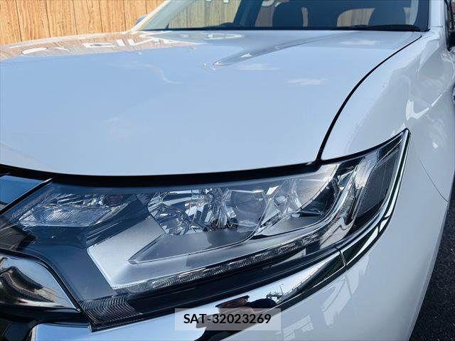 Mitsubishi OUTLANDER PHEV 2015-12 6910974-22