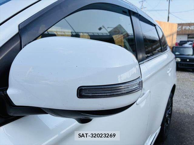 Mitsubishi OUTLANDER PHEV 2015-12 6910974-26