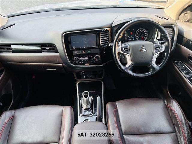 Mitsubishi OUTLANDER PHEV 2015-12 6910974-2