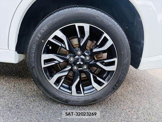 Mitsubishi OUTLANDER PHEV 2015-12 6910974-29