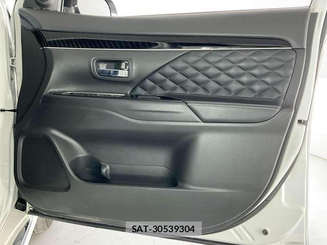 Mitsubishi OUTLANDER PHEV 2020-01 6996976-13