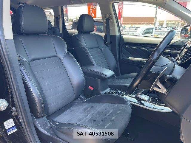 Mitsubishi OUTLANDER PHEV 2018-12 6996977-17