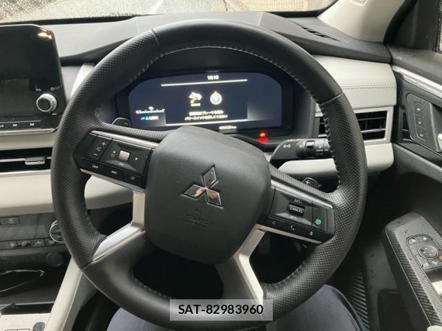 Mitsubishi OUTLANDER PHEV 2022-03 7021207-9