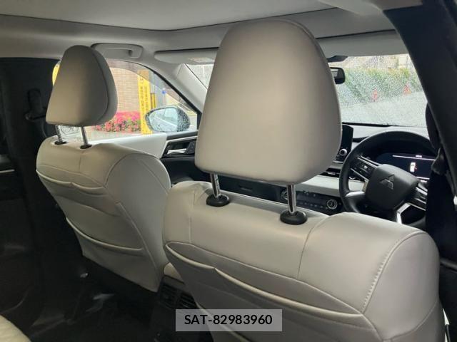 Mitsubishi OUTLANDER PHEV 2022-03 7021207-21