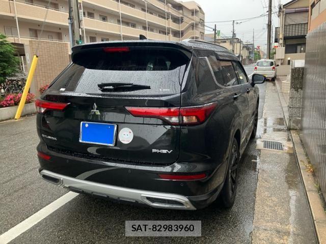 Mitsubishi OUTLANDER PHEV 2022-03 7021207-2