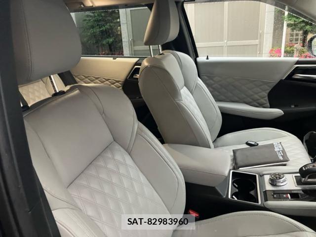 Mitsubishi OUTLANDER PHEV 2022-03 7021207-6