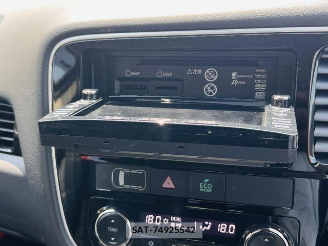 Mitsubishi OUTLANDER PHEV 2015-08 7021211-19