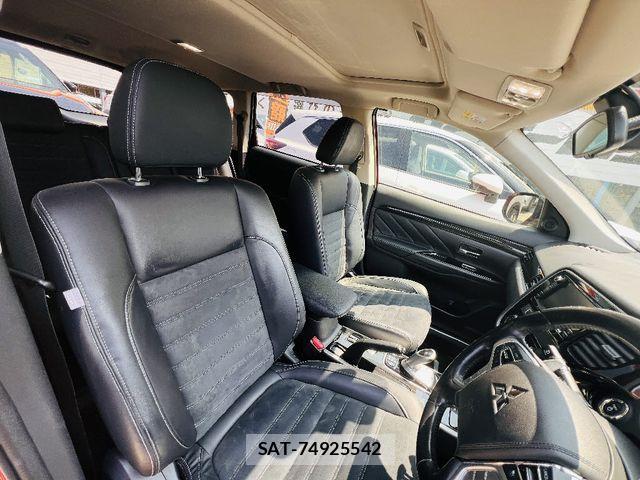 Mitsubishi OUTLANDER PHEV 2015-08 7021211-7