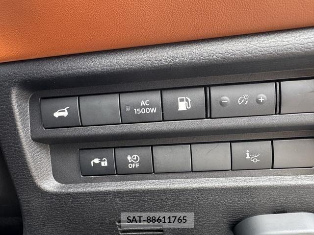 Mitsubishi OUTLANDER PHEV 2023-06 7021210-18