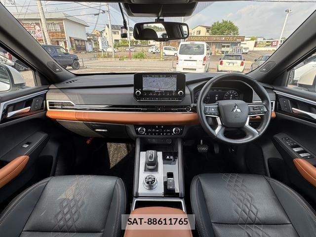 Mitsubishi OUTLANDER PHEV 2023-06 7021210-1