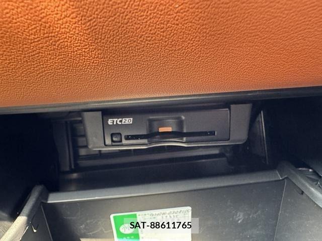 Mitsubishi OUTLANDER PHEV 2023-06 7021210-19