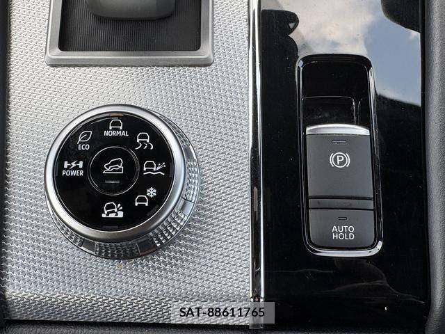 Mitsubishi OUTLANDER PHEV 2023-06 7021210-24