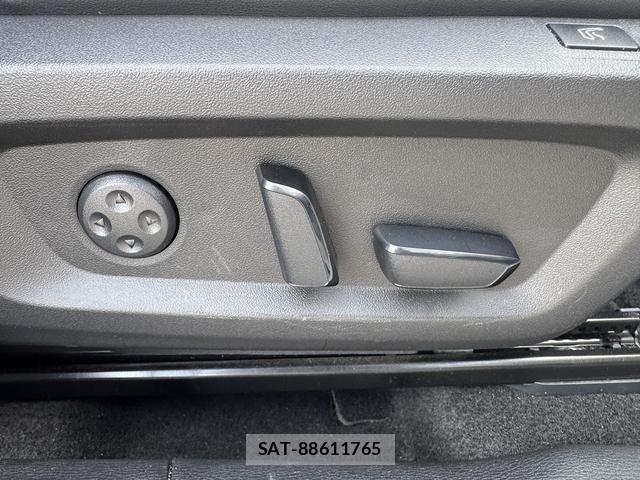 Mitsubishi OUTLANDER PHEV 2023-06 7021210-26