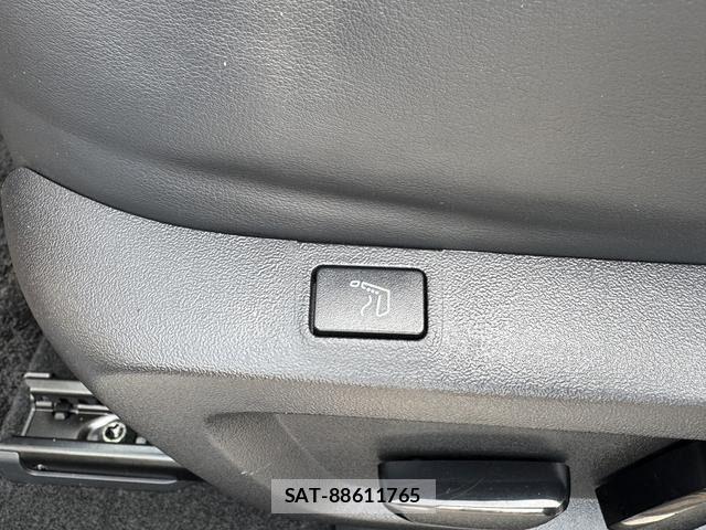 Mitsubishi OUTLANDER PHEV 2023-06 7021210-27
