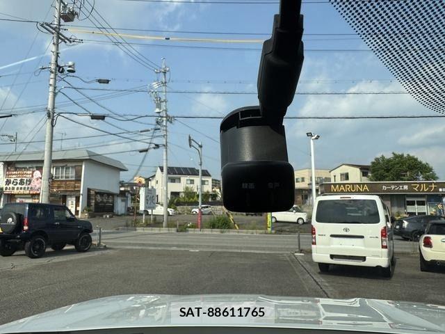 Mitsubishi OUTLANDER PHEV 2023-06 7021210-28