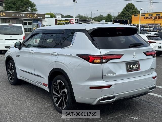 Mitsubishi OUTLANDER PHEV 2023-06 7021210-2