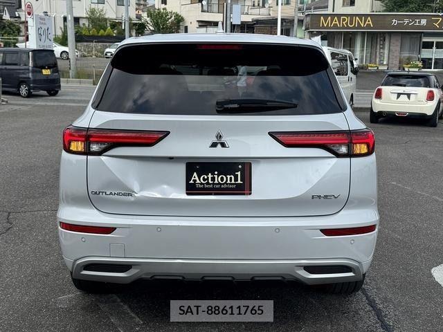 Mitsubishi OUTLANDER PHEV 2023-06 7021210-3
