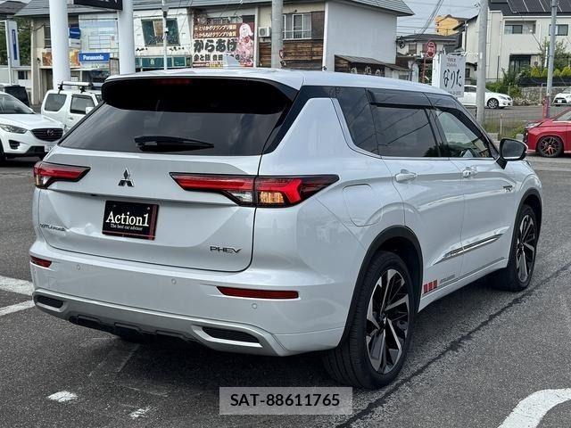 Mitsubishi OUTLANDER PHEV 2023-06 7021210-4