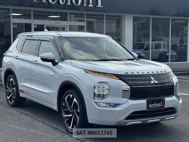 Mitsubishi OUTLANDER PHEV 2023-06 7021210-5