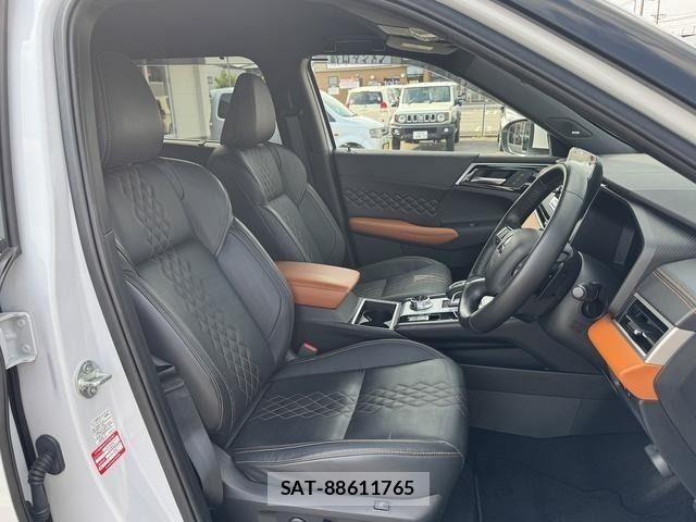 Mitsubishi OUTLANDER PHEV 2023-06 7021210-7
