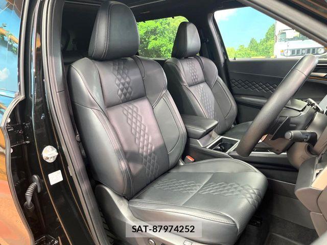 Mitsubishi OUTLANDER PHEV 2024-02 7021202-9