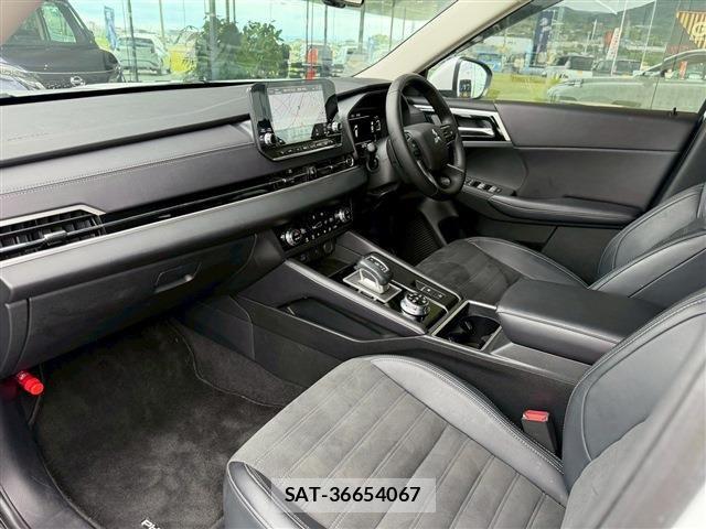 Mitsubishi OUTLANDER PHEV 2023-08 7060154-11