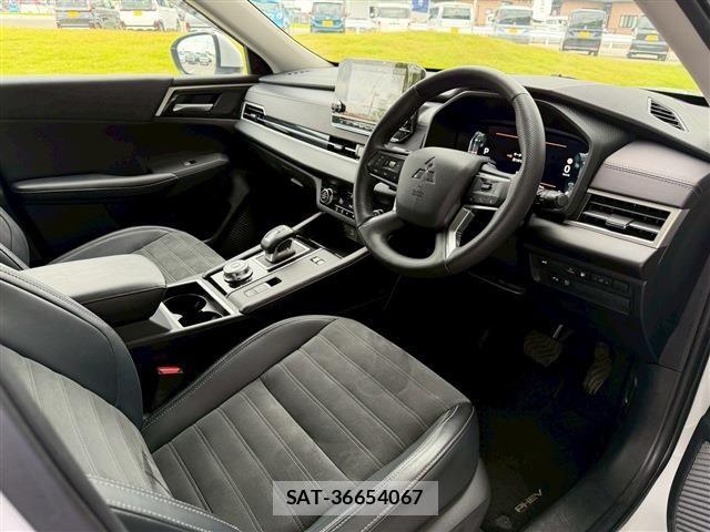 Mitsubishi OUTLANDER PHEV 2023-08 7060154-12