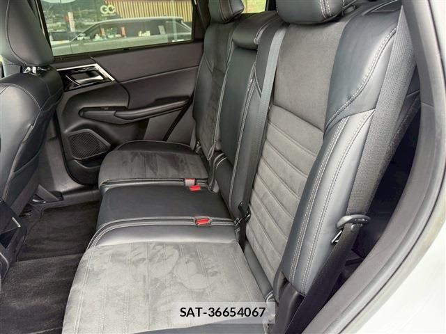 Mitsubishi OUTLANDER PHEV 2023-08 7060154-14