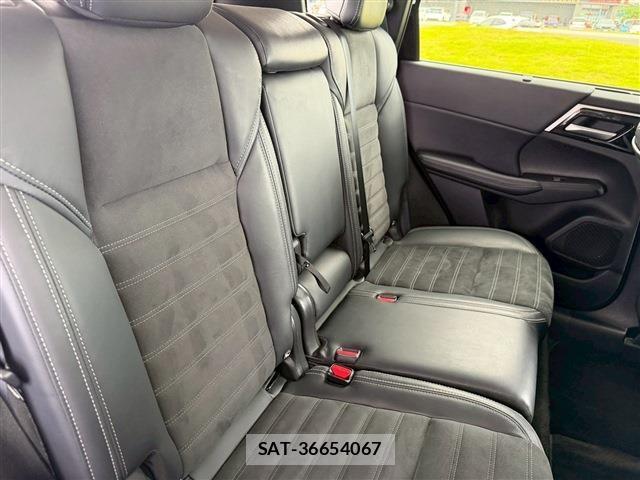 Mitsubishi OUTLANDER PHEV 2023-08 7060154-16