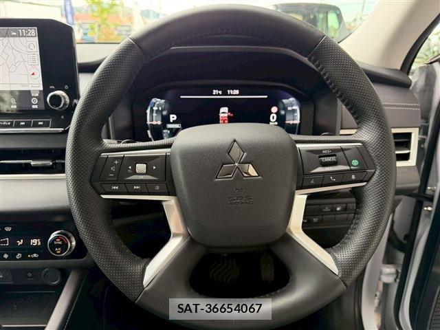 Mitsubishi OUTLANDER PHEV 2023-08 7060154-19