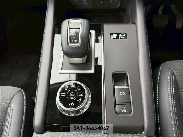 Mitsubishi OUTLANDER PHEV 2023-08 7060154-25